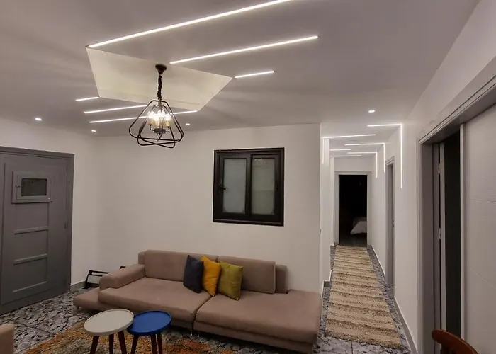 Alex Gate Apartment - Families Only